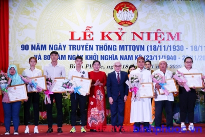 Lãnh đạo tỉnh khen thưởng các tập thể, cá nhân đạt thành tích xuất sắc trên nhiều lĩnh vực  trong năm 2019 và năm 2020