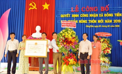 Lễ trao bằng công nhận xã Đồng Tiến đạt chuẩn nông thôn mới.Nguồn Báo Bình Phước