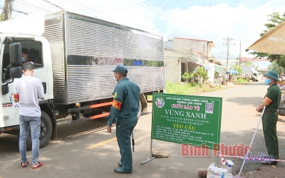 Chốt bảo vệ vùng xanh phường Tiến Thành kiểm soát người và phương tiện vào địa bàn (Ảnh Báo Bình Phước Online)