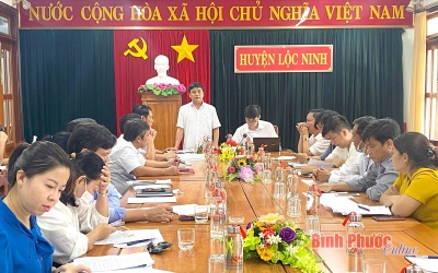 Đoàn kiểm tra của trung tâm phục vụ hành chính công tỉnh kiểm tra về tình hình, kết quả thực hiện công tác giải quyết thủ tục hành chính và thực hiện cơ chế “một cửa”, “một cửa liên thông” tại huyện Lộc Ninh
