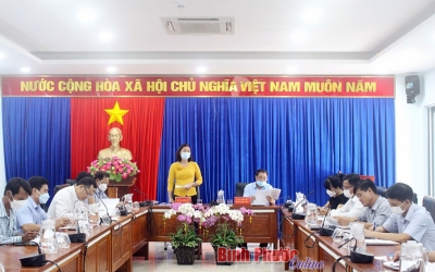 Lãnh đạo Mặt trận Tổ quốc Việt Nam tỉnh giám sát trên địa bàn huyện Phú Riềng.  Nguồn Báo Bình Phước