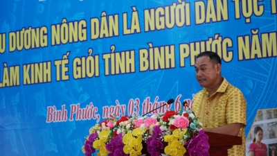Ông Lâm Út Le xã Lộc Thịnh, huyện Lộc Ninh báo cáo tham luận  tại hội nghị biểu dương nông dân là DTTS làm kinh tế giỏi năm 2022