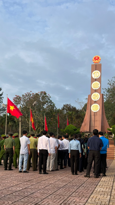Lộc Ninh dâng hương tưởng niệm các Anh hùng Liệt sĩ