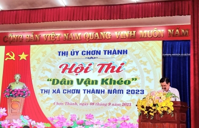 Đồng chí Trần Minh Trọng - Phó Bí thư Thường trực Thị ủy Chơn Thành phát biểu khai mạc hội thi