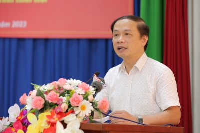 Đồng chí Phạm Tất Thắng - Ủy viên Trung ương Đảng, Phó Trưởng ban Thường trực Ban Dân vận Trung ương phát biểu tại hội nghị
