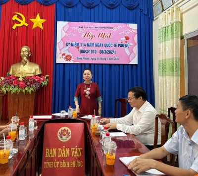 Đồng chí Lê Thị Xuân Trang - UVBTV, Trưởng Ban Dân vận Tỉnh uỷ, Chủ tịch Ủy ban Mặt trận Tổ quốc Việt Nam tỉnh chủ trì cuộc họp