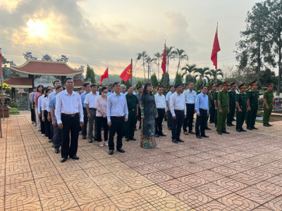 Kỉ niệm 52 năm Ngày Giải phóng Lộc Ninh: huyện Lộc Ninh dâng hương tưởng niệm các Anh hùng Liệt sĩ