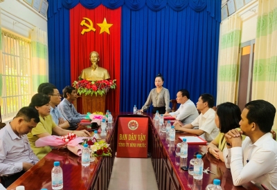 Đồng chí Lê Thị Xuân Trang - UVBTV, Trưởng Ban Dân vận Tỉnh uỷ, Chủ tịch UBMTTQVN tỉnh phát biểu tại cuộc họp