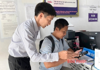 Thị xã Chơn Thành đẩy mạnh triển khai chữ ký số cá nhân cho người dân để thuận tiện hơn trong  giải quyết thủ tục hành chính (Nguồn ảnh: Báo Bình Phước).