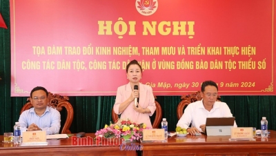 Đồng chí Lê Thị Xuân Trang - UVBTV Tỉnh ủy, Trưởng Ban Dân vận Tỉnh ủy  phát biểu tại Hội nghị