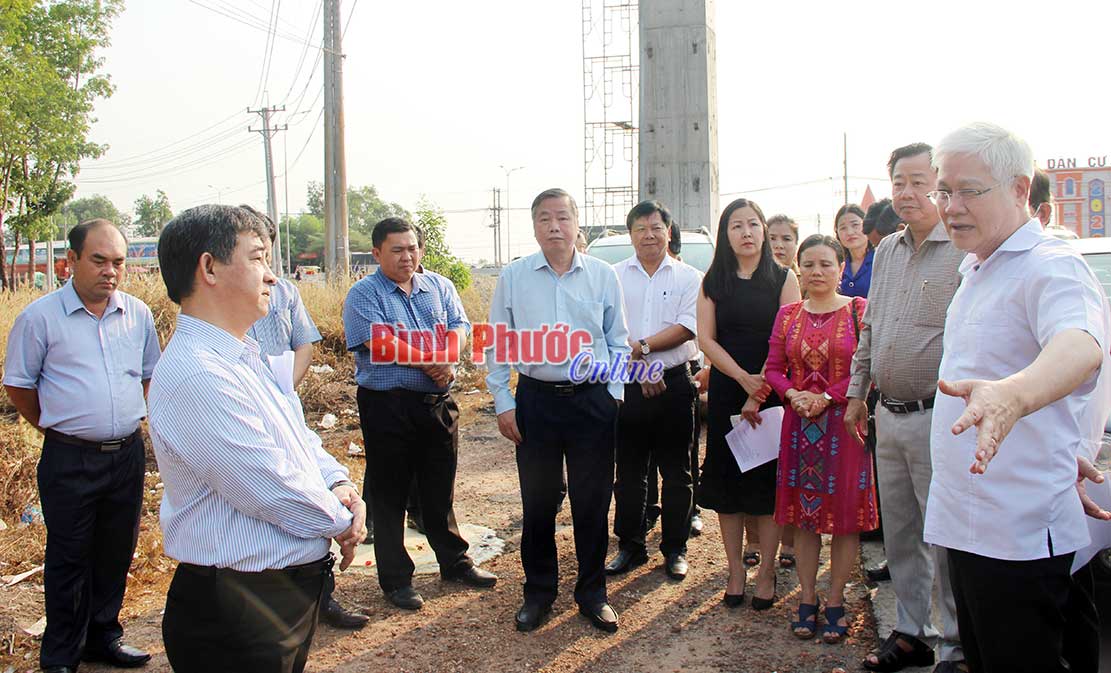 Bí thư Tỉnh ủy Nguyễn Văn Lợi cùng đoàn công tác trao đổi về vị trí xây dựng cảng nội địa ICD