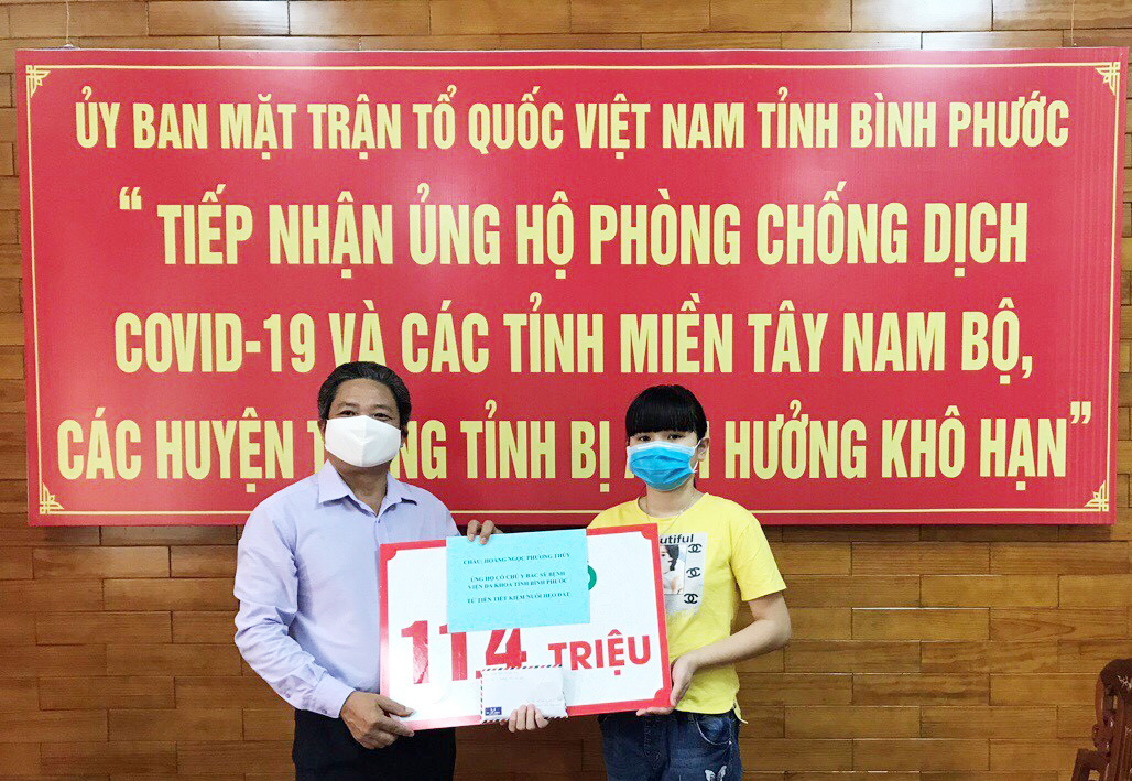 Em Hoàng Ngọc Phương Thúy ủng hộ 11,4 triệu đồng từ tiền tiết kiệm nuôi heo đất