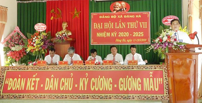 Đ/c Huỳnh Hữu Thiết – TUV, Bí thư Huyện uỷ Bù Đăng phát biểu chỉ đạo Đại hội.