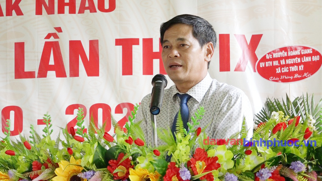 Đ/c Huỳnh Hữu Thiết TUV, Bí thư huyện uỷ Bù Đăng phát biểu tại đại hội