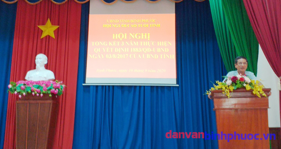 Đ/c Nguyễn Công Sởi - Chủ  tịch Hội người cao tuổi tỉnh phát biểu tại hội nghị