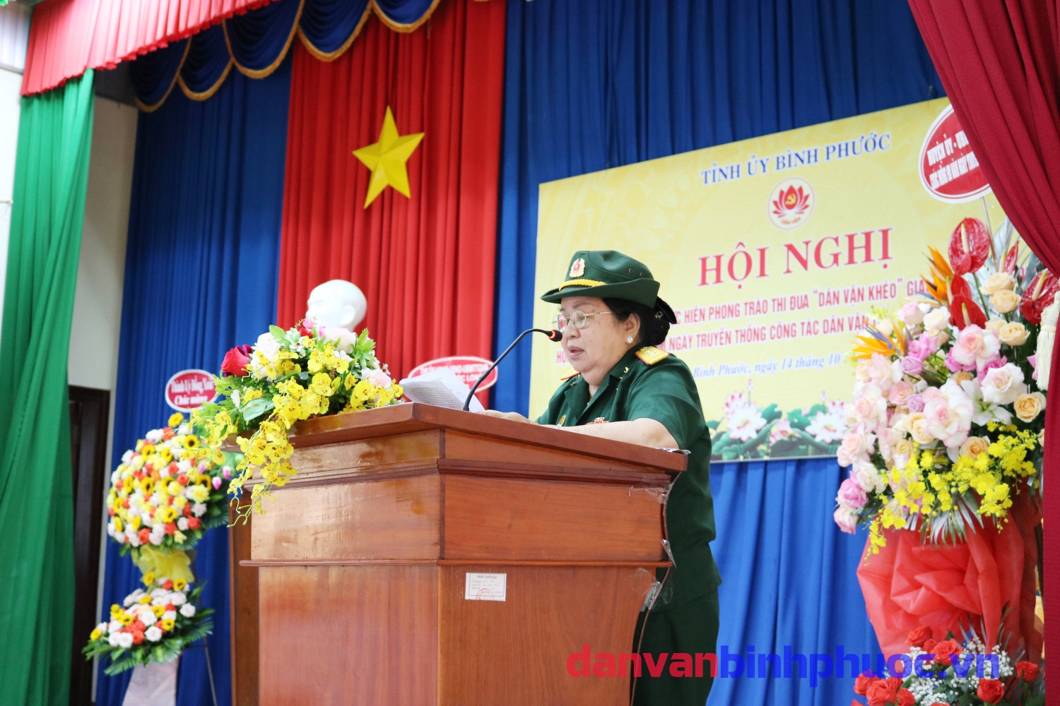 Cô  Nguyễn Thị Thanh - Trưởng BLL nữ CCB huyện Lộc Ninh  trình bày tham luận  tại Hội nghị Tổng kết 5 năm thực hiện phong trào thi đua “Dân vận khéo”  giai đoạn 2016 – 2020 và họp mặt kỷ niệm 90 năm Ngày truyền thống  công tác dân vận của Đảng