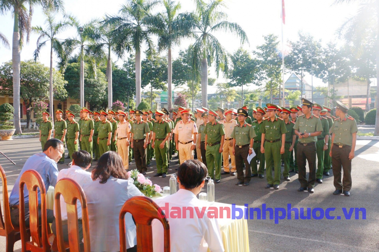 Cán bộ, chiến sỹ CAND huyện tại buổi lễ phát động
