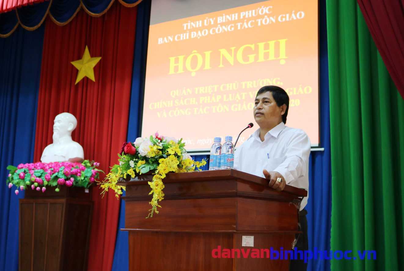Đồng chí Ma Ly Phước – Tỉnh ủy viên, Phó Trưởng Ban Dân vận Tỉnh ủy phát biểu tại hội nghị
