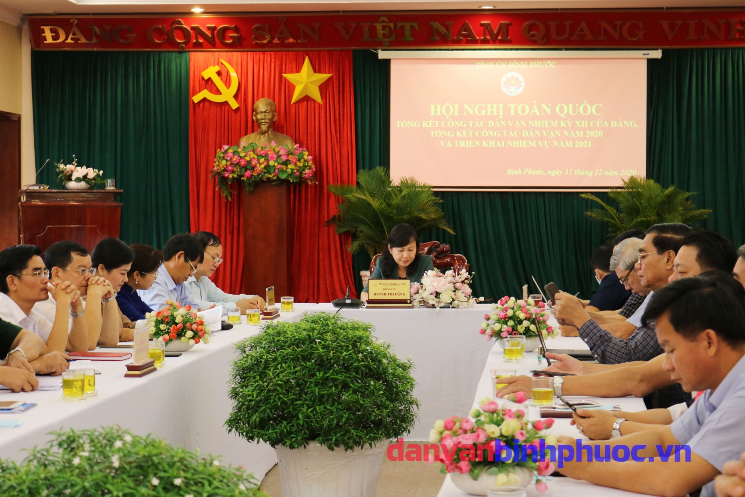 Đ/c Phó Bí thư Thường trực Tỉnh ủy, Chủ tịch HĐND tỉnh Huỳnh Thị Hằng dự hội nghị tại điểm cầu Bình Phước