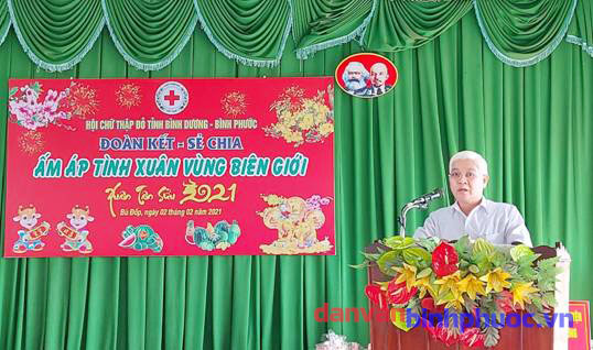 Đ/c Nguyễn Văn Lợi phát biểu tại buổi lễ trao quà