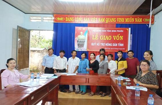 Hội Nông dân tỉnh tổ chức giao vốn cho hội viên nghèo  đồng bào dân tộc thiểu số xã Minh Lập huyện Chơn Thành.Báo Bình Phước