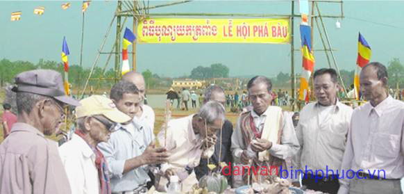 Lễ hội phá bàu tại xã Lộc Khánh, huyện Lộc Ninh (diễn ra ngày 17/3)