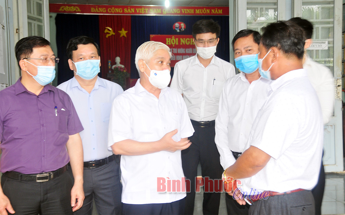 Bí Thư Tỉnh ủy Nguyễn Văn Lợi kiểm tra công tác bầu cử tại khu phố 6, thị trấn Chơn Thành