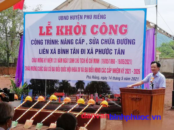 Đ/c Lê Anh Nam – Phó bí thư Huyện ủy, Chủ tịch UBND huyện Phú Riềng  phát biểu chỉ đạo tại buổi lễ