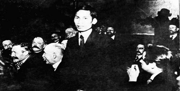 Ảnh tư liệu (nguồn Intenet): Nguyễn Ái Quốc phát biểu tại Đại hội Tours của Đảng Xã hội Pháp, tháng 12 năm 1920