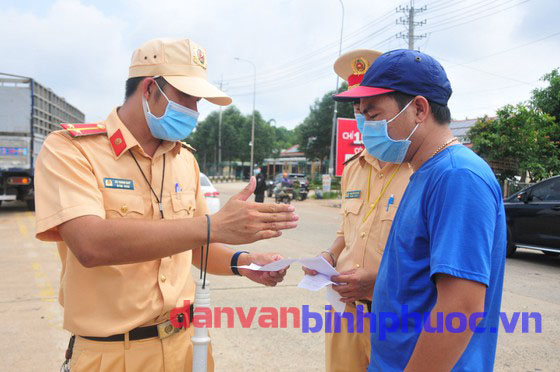 Lực lượng chức năng kiểm soát tại huyện Chơn Thành