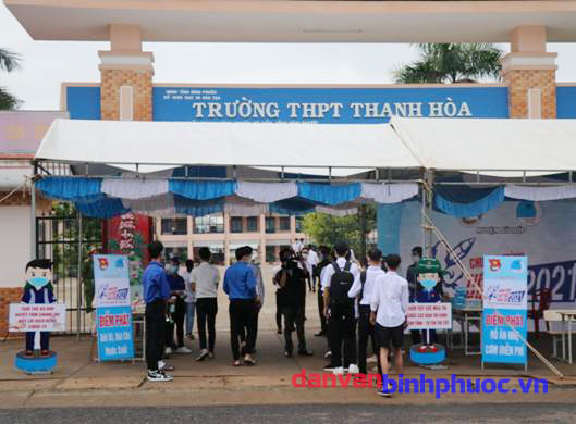 Các thí sinh tham dự kỳ thi tốt nghiệp THPT năm 2021 tại Trường THPT Thanh Hòa