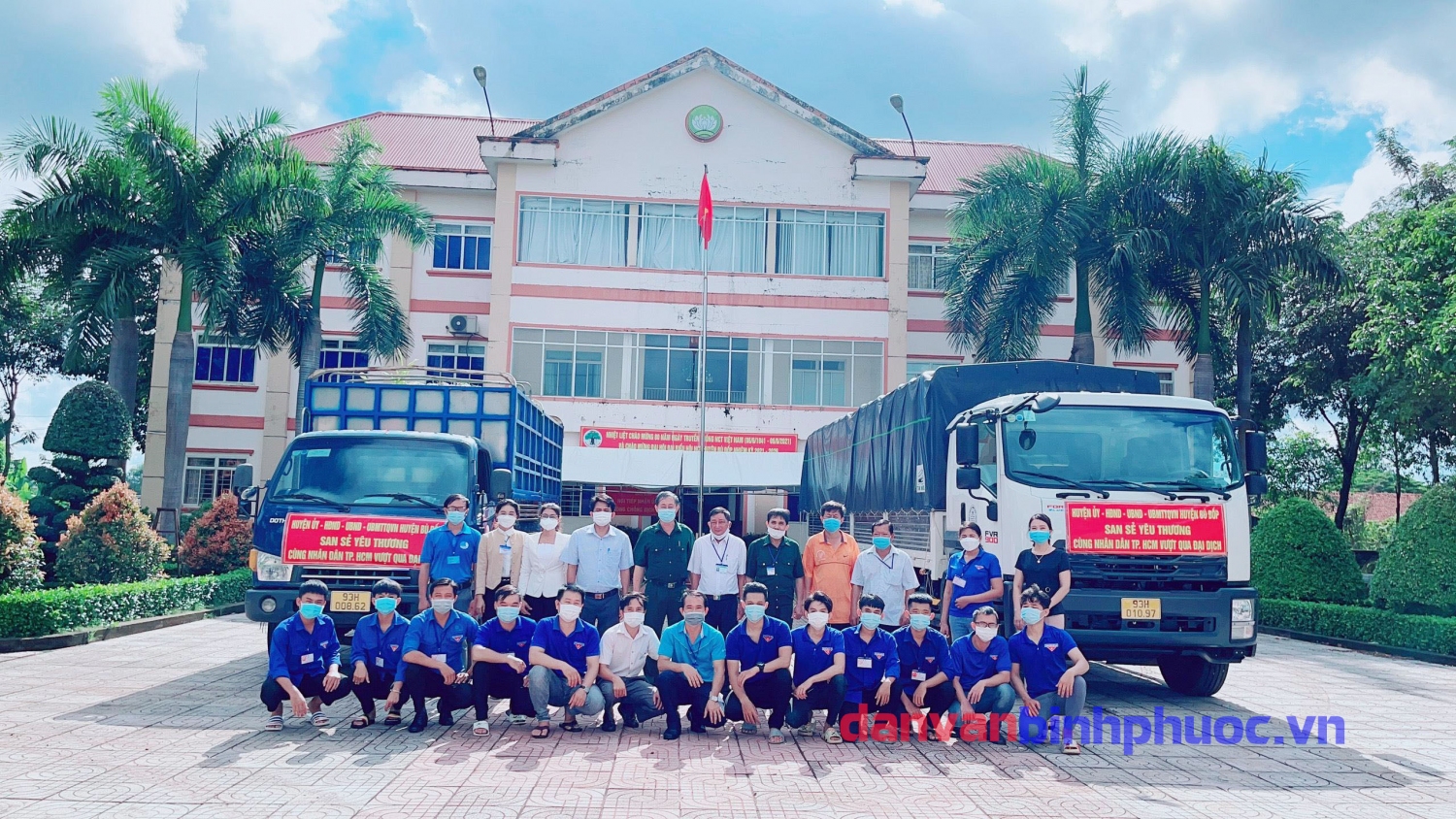 Ủy ban MTTQ Việt Nam huyện Bù Đốp hỗ trợ người dân khó khăn ở Quận 12, TP. Hồ Chí Minh vượt qua đại dịch với tình cảm trân thành nhất