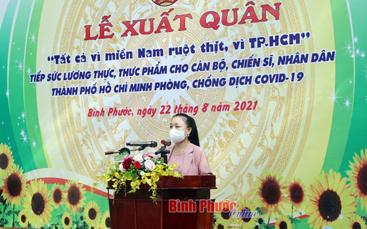 Ủy viên Ban Thường vụ, Trưởng ban Dân vận Tỉnh ủy, Chủ tịch UBMTTQVN tỉnh Lê Thị Xuân Trang phát biểu tại buổi lễ