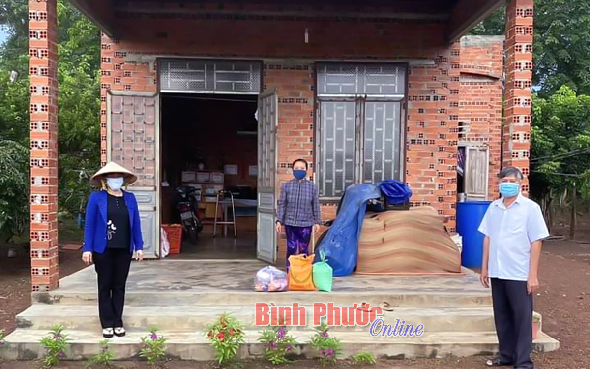 Người dân bị ảnh hưởng do dịch Covid-19 ở xã Lộc Khánh được hỗ trợ từ gói an sinh xã hội