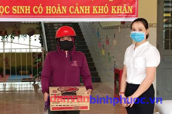 Hội Liên hiệp phụ nữ Thị xã Phước Long  hỗ trợ nhu yếu phẩm  cho hội viên, phụ nữ nghèo