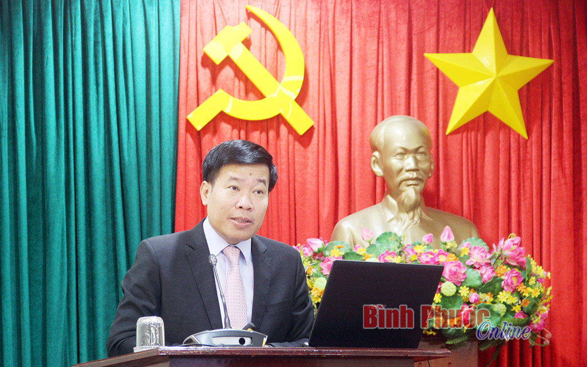 Ủy viên Trung ương Đảng, Bí thư Tỉnh ủy Nguyễn Mạnh Cường trình bày “Chuyển đổi số của Bình Phước nhiệm vụ trọng tâm và giải pháp chủ yếu”