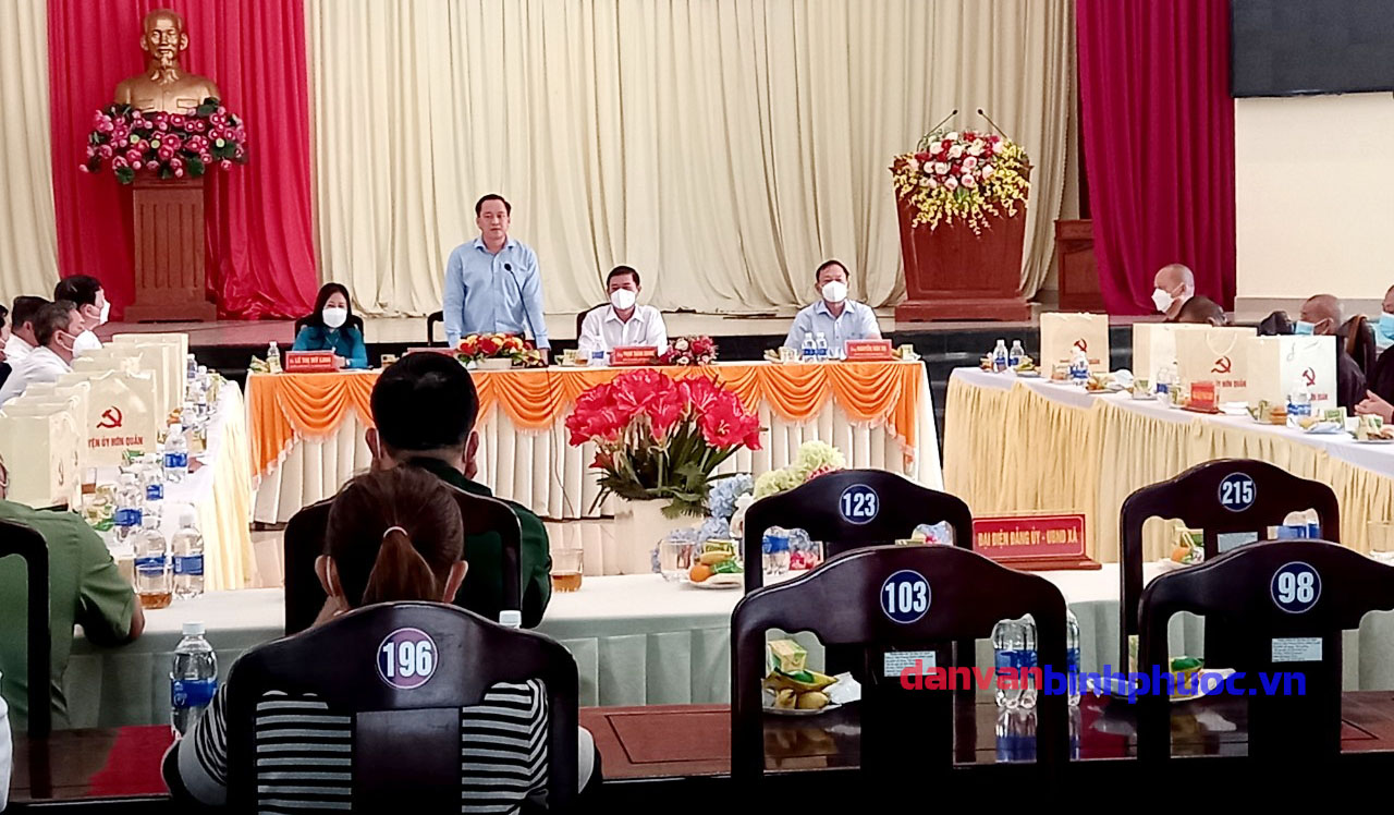 Đ/c Vũ Xuân Trường – Phó Bí thư Thường trực Huyện ủy phát biểu tại buổi họp mặt