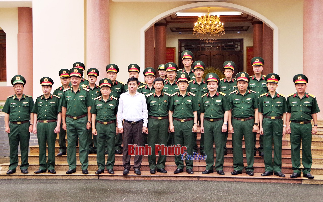 Bí thư Tỉnh ủy Nguyễn Mạnh Cường, dự buổi tiếp và làm việc với đại tướng Phan Văn Giang – Bộ trưởng Bộ quốc phòng tại Binh đoàn 16.