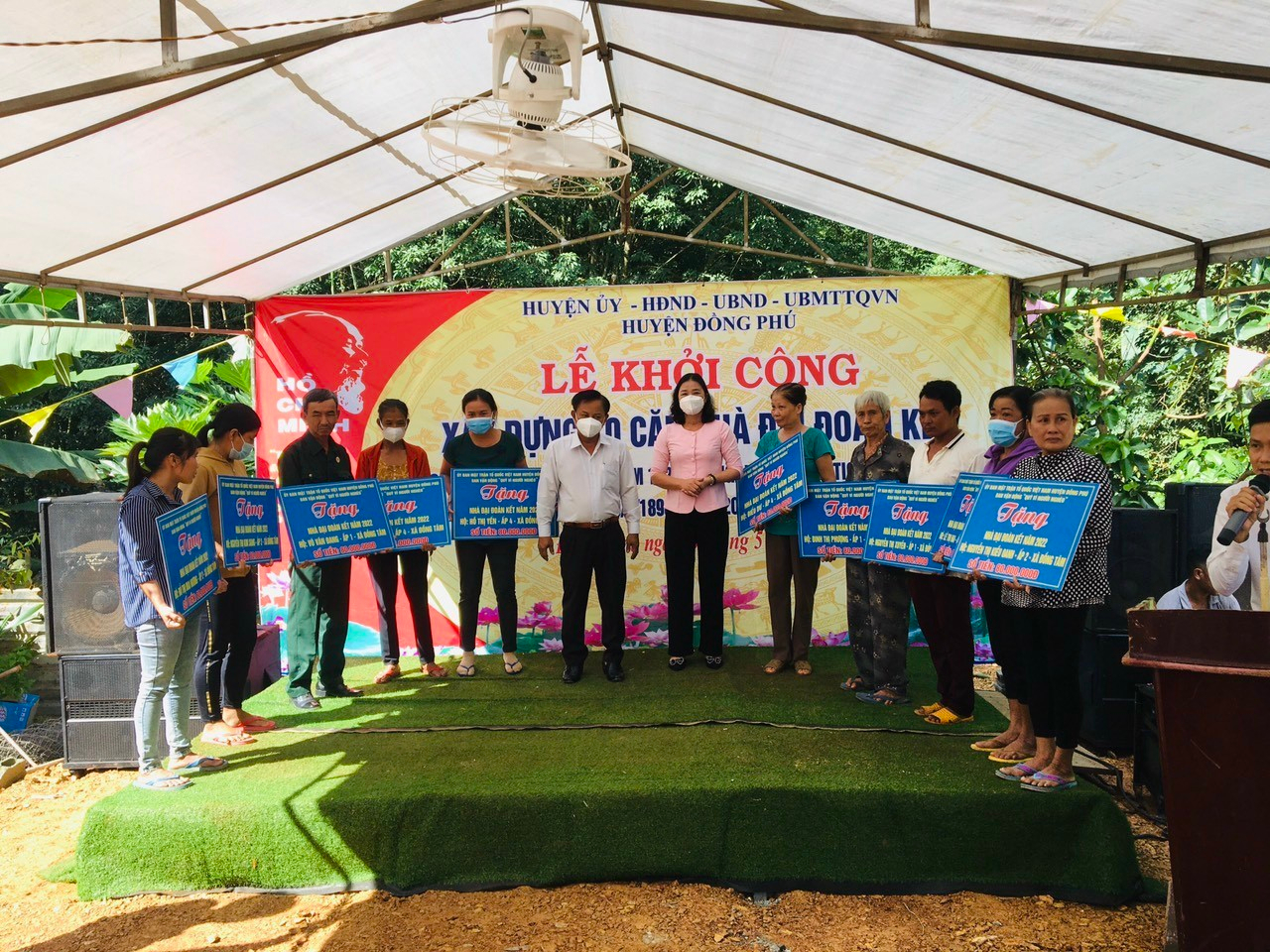 Ủy ban MTTQ VN huyện Đồng Phú khởi công xây dựng nhà đại đoàn kết cho người dân có hoàn cảnh khó khăn