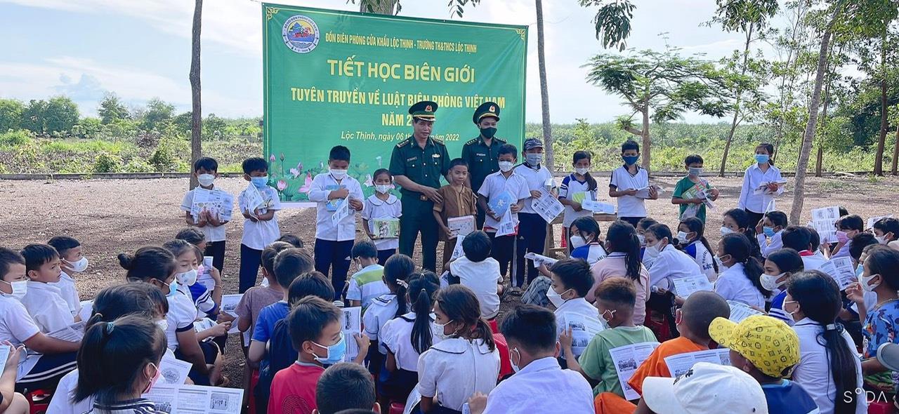 Đồn biên phòng cửa khẩu Lộc Thịnh (huyện Lộc Ninh) phối hợp tổ chức Chương trình tiết học biên giới tuyên truyền về Luật Biên phòng Việt Nam