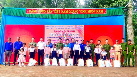 Tuổi trẻ Công an huyện Đồng Phú tham gia hoạt động ”tình nguyện hè 2022” tại xã Thuận Phú