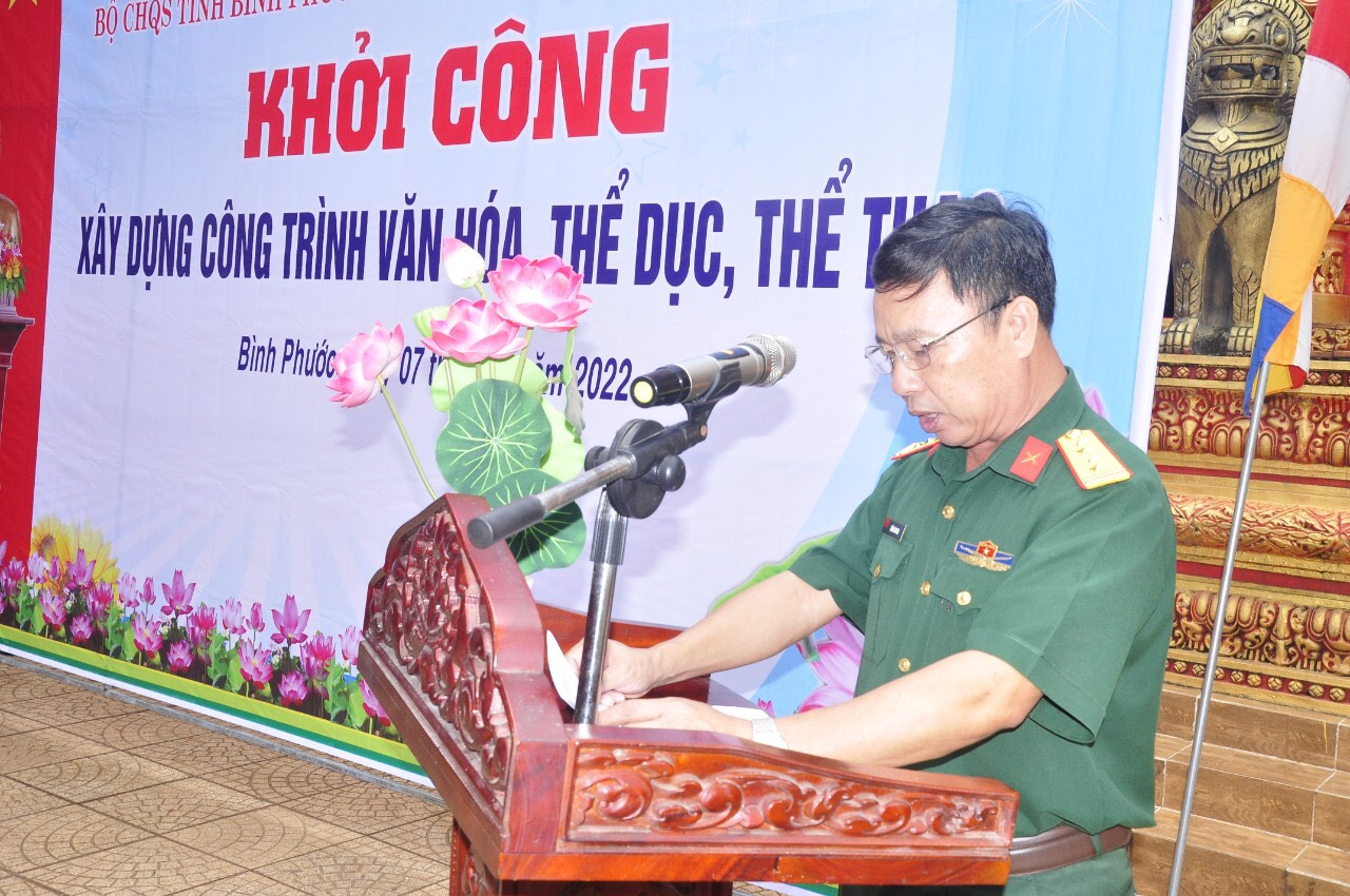 Đại tá Trần Bá Chung – Phó chỉ huy trưởng Bộ Chỉ huy quân sự tỉnh phát động lễ khởi công xây dựng công trình.