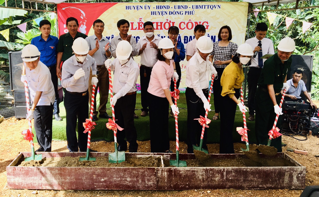 Lãnh đạo tỉnh, huyện động thổ xây khởi công dựng nhà Đại đoàn kết cho các hộ nghèo tại huyện Đồng Phú