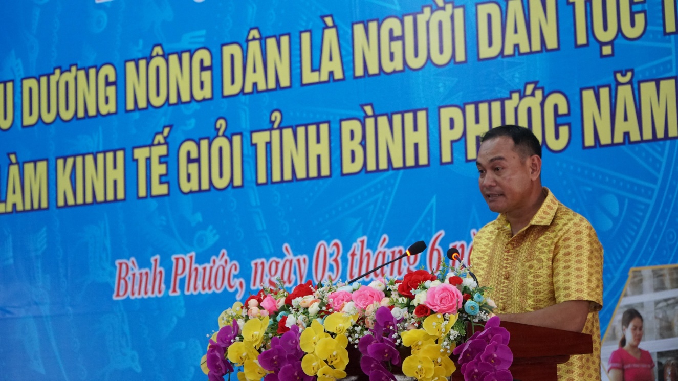 Ông Lâm Út Le xã Lộc Thịnh, huyện Lộc Ninh báo cáo tham luận  tại hội nghị biểu dương nông dân là DTTS làm kinh tế giỏi năm 2022