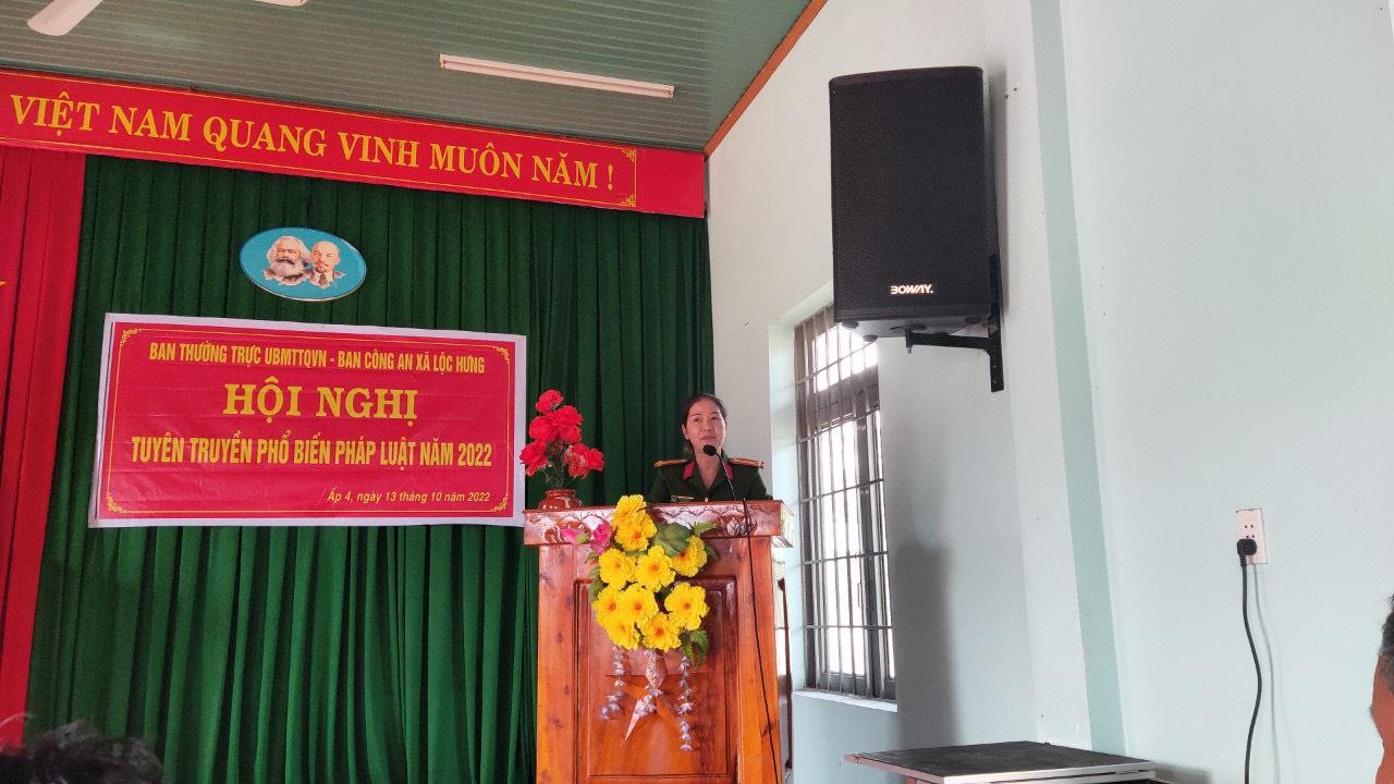 Công an huyện Lộc Ninh phối hợp tổ chức buổi tuyên truyền,  phổ biến pháp luật cho nhân dân khu dân cư Khơme Ấp 4,  xã Lộc Hưng, huyện Lộc Ninh