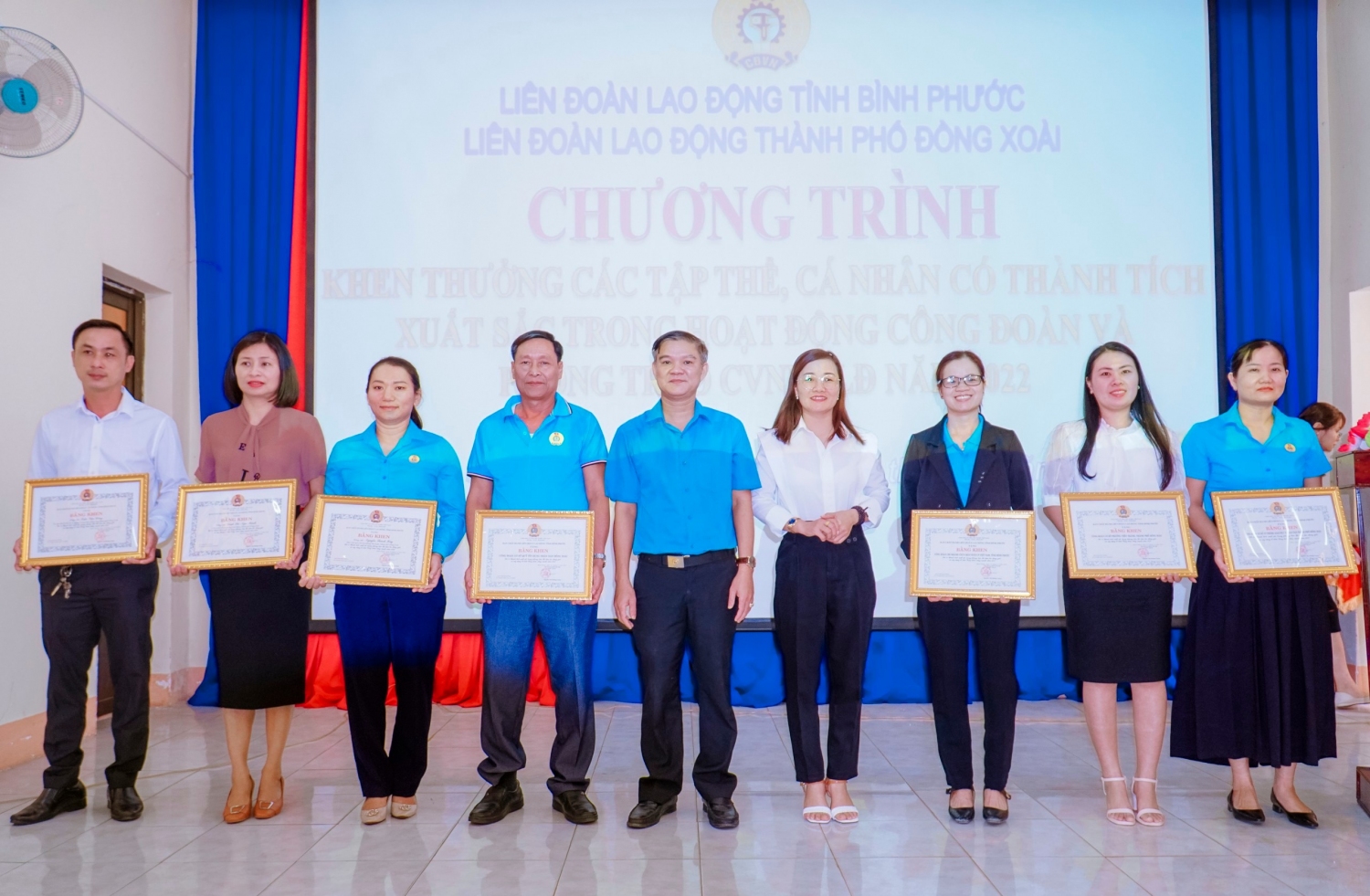 Liên đoàn lao động thành phố Đồng Xoài khen thưởng các tập thể, cá nhân có thành tích xuất sắc trong hoạt động Công đoàn và phong trào CNVC lao động năm 2022.