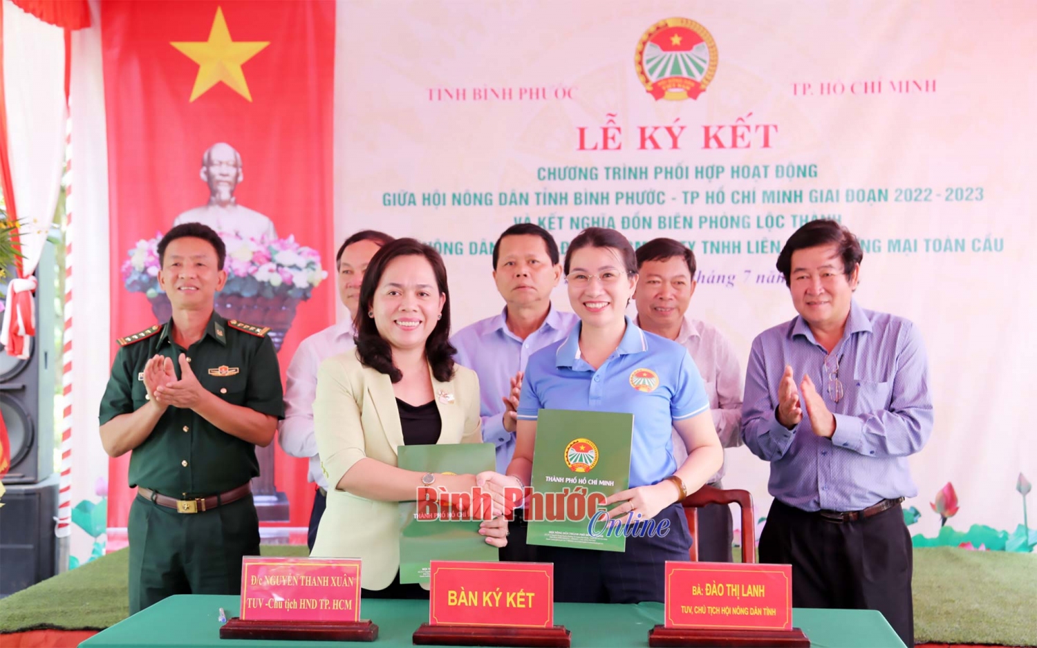 Đại diện lãnh đạo Hội Nông dân TP. Hồ Chí Minh và Hội Nông dân tỉnh Bình Phước ký kết phối hợp hoạt động giai đoạn 2022 - 2023 Nguồn ảnh: Báo Bình Phước