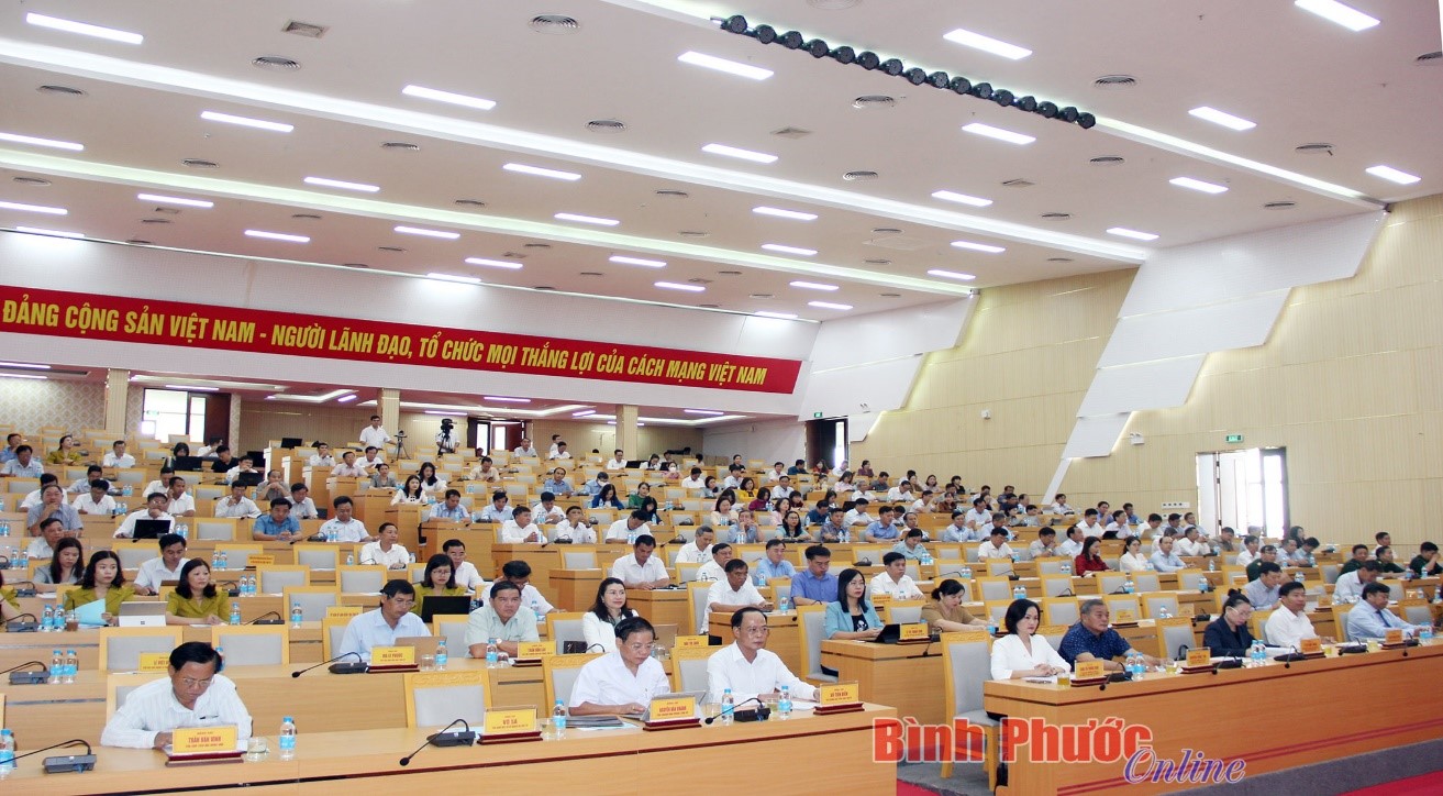 Các đại biểu nghiên cứu, học tập chuyên đề năm 2023 tại điểm cầu Trường Chính trị tỉnh (Ảnh: Báo Bình Phước online)