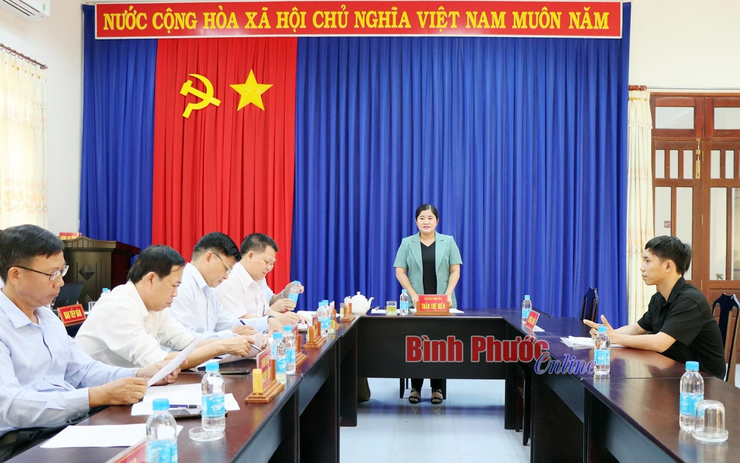 Phó Bí thư Tỉnh ủy, Chủ tịch UBND tỉnh Trần Tuệ Hiền trả lời các kiến nghị của công dân tại buổi tiếp công dân định kỳ (ảnh: Báo Bình Phước Online)