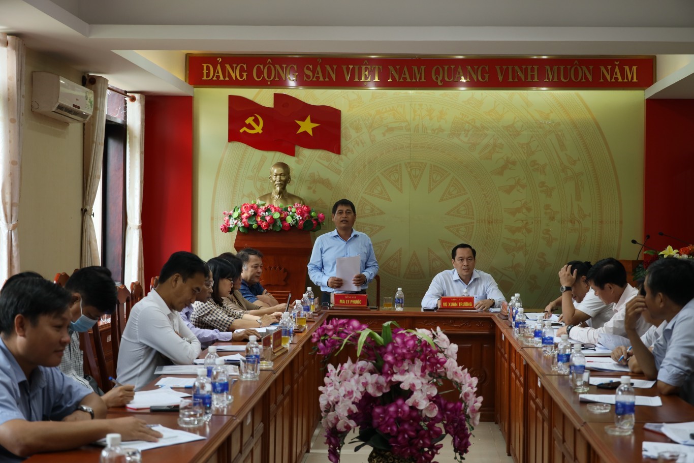 TUV, Phó trưởng ban Thường trực Ban dân vận Tỉnh ủy Ma Ly Phước phát biểu tại buổi làm việc với Hớn Quản